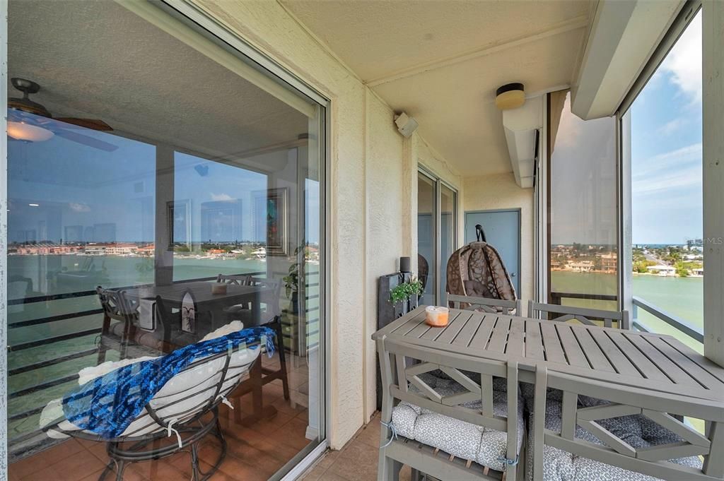 Dining room, Interior, Sun Room, Water