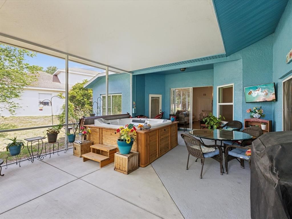 Dining room, Hot Tub, Interior, Sun Room