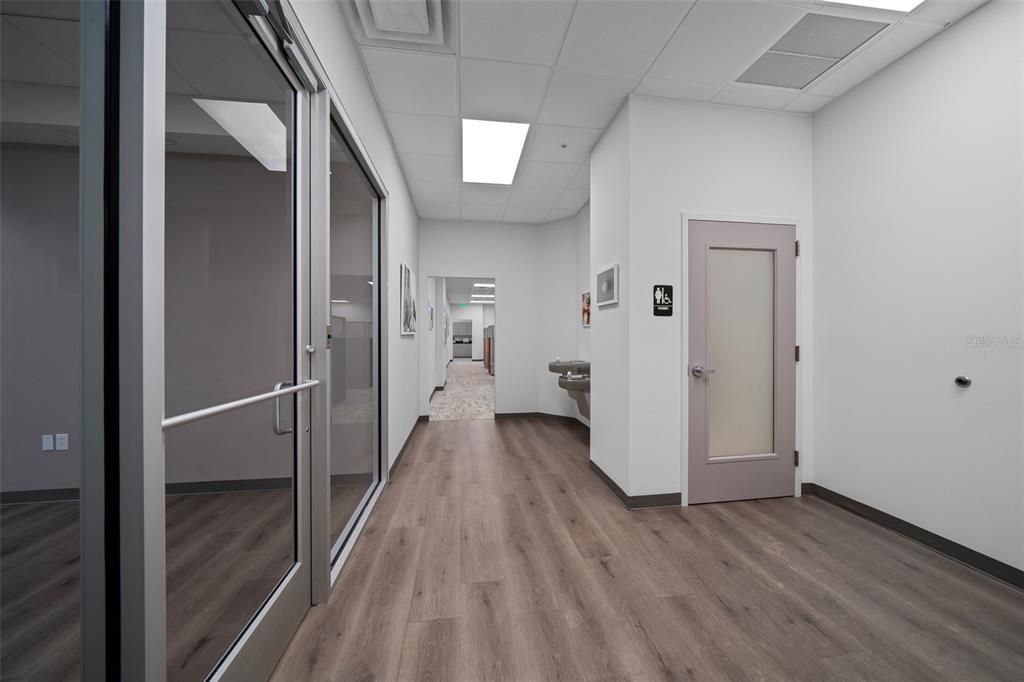 Interior, Recessed Lighting, Wood Texture Flooring