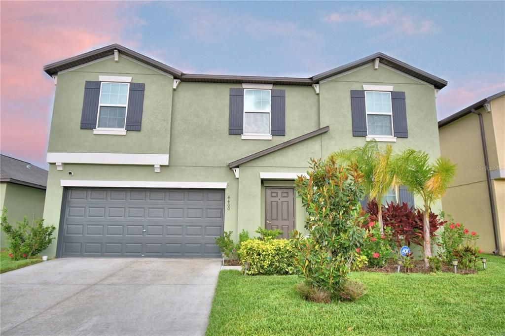 Attached, Exterior, Facade, Mediterranean