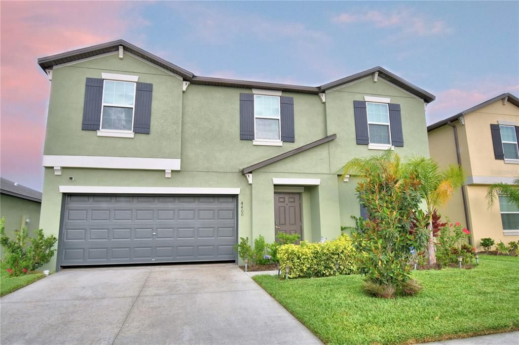 Attached, Exterior, Facade, Mediterranean