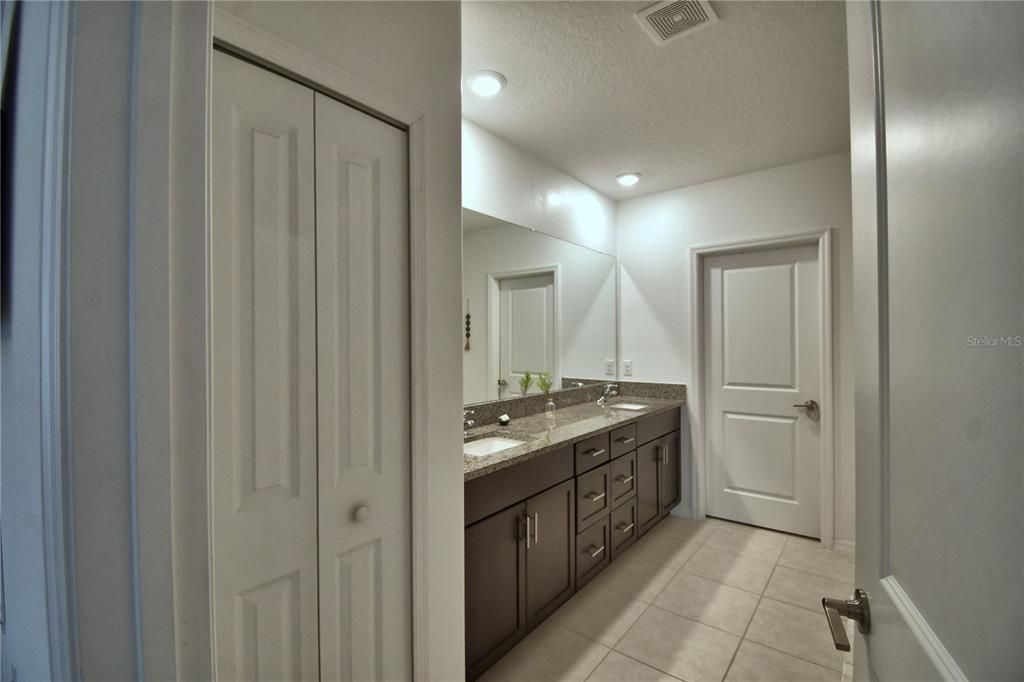 Bathroom, Dual Sink Vanities, Interior, Recessed Lighting