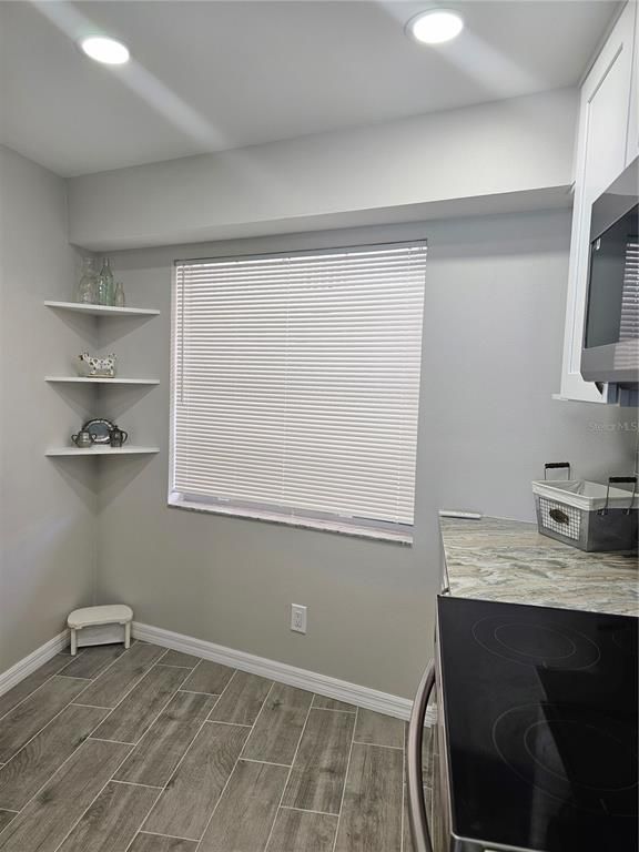 Interior, Recessed Lighting, Wood Texture Flooring