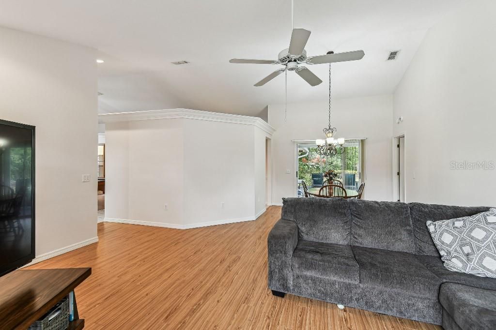Chandelier, Dining room, Interior, Living room, Recessed Lighting, Wood Texture Flooring