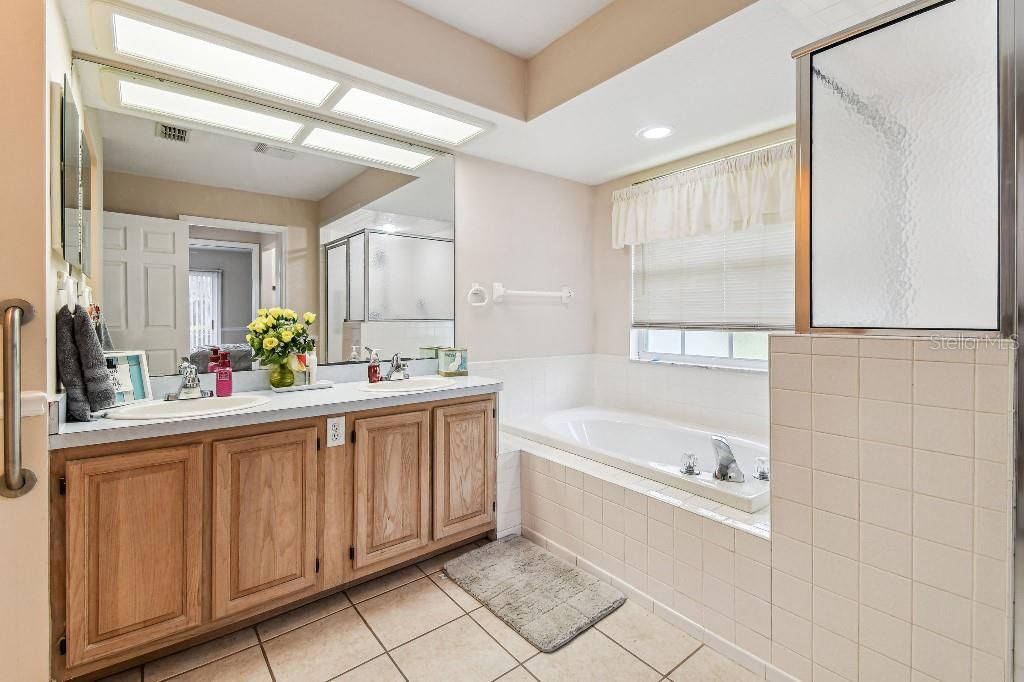 Bathroom, Dual Sink Vanities, Interior, Recessed Lighting