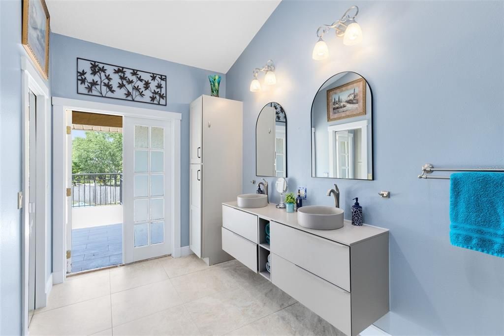 Bathroom, Dual Sink Vanities, Interior