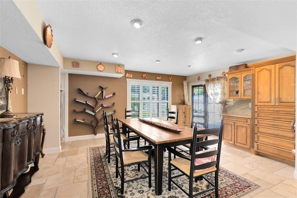 Dining room, Interior, Recessed Lighting