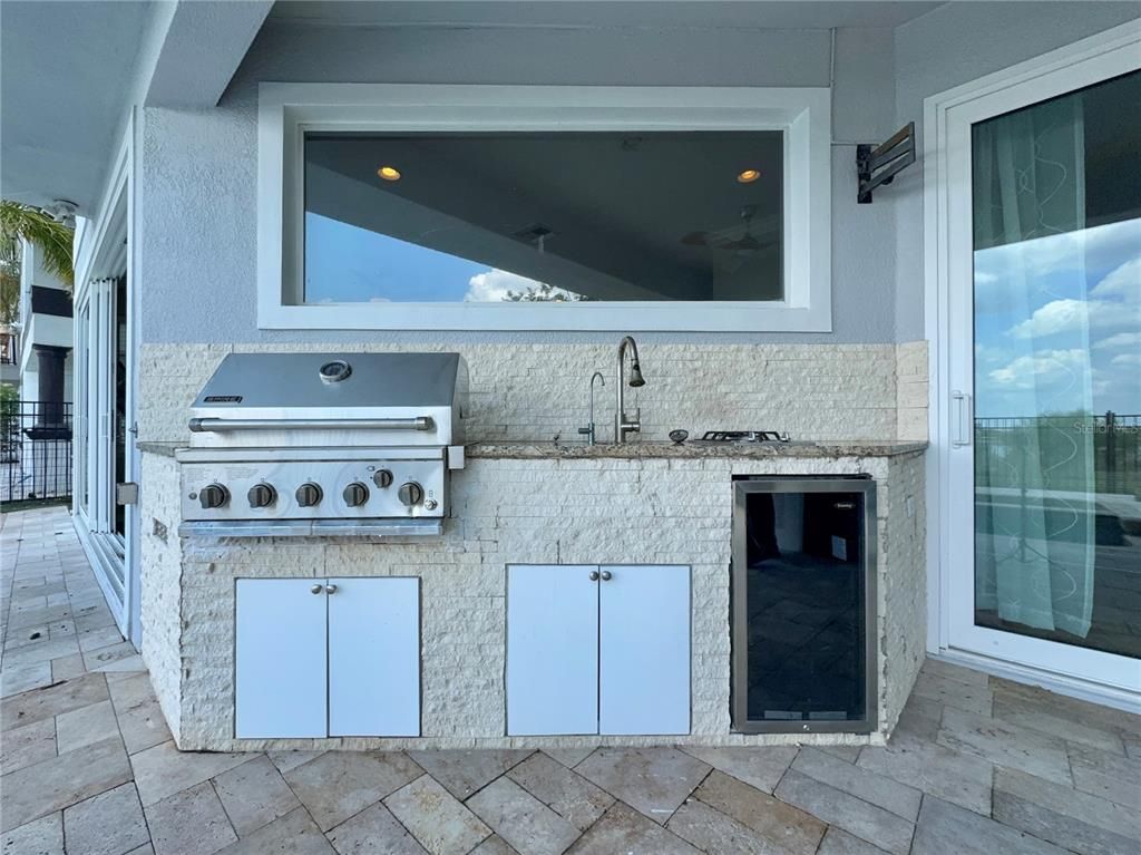 Exterior, Outdoor Kitchen
