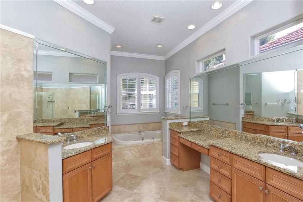 Bathroom, Dual Sink Vanities, Interior, Recessed Lighting