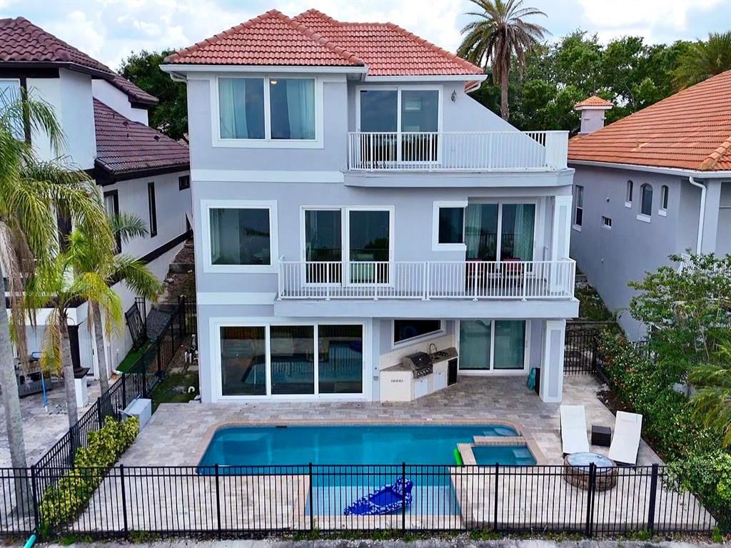 Exterior, Facade, Pool, Mediterranean