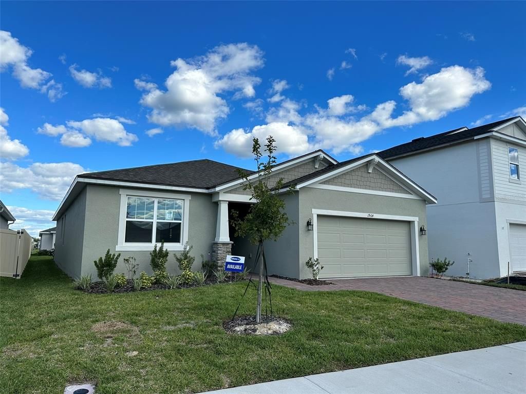 Attached, Exterior, Facade, Ranch