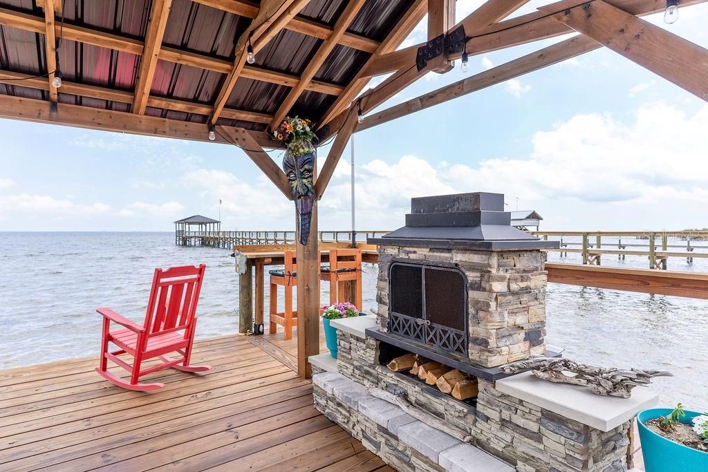 Exterior, Fireplace, Water