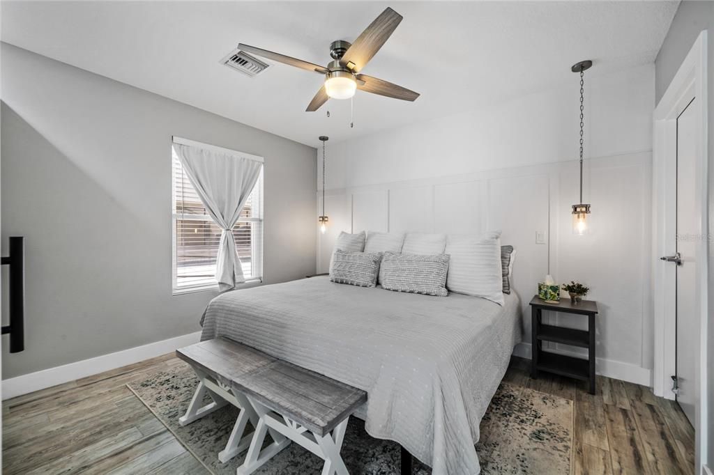 Bedroom, Interior, Pendant Lights, Wood Texture Flooring