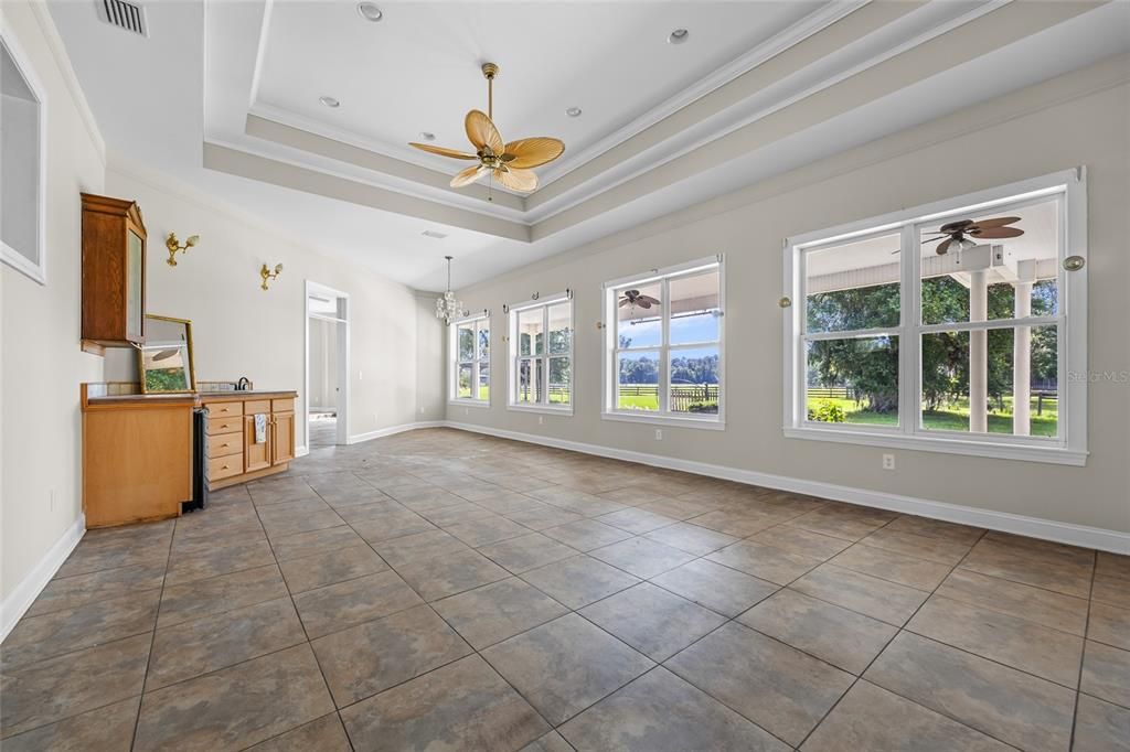 Empty room, Interior, Recessed Lighting