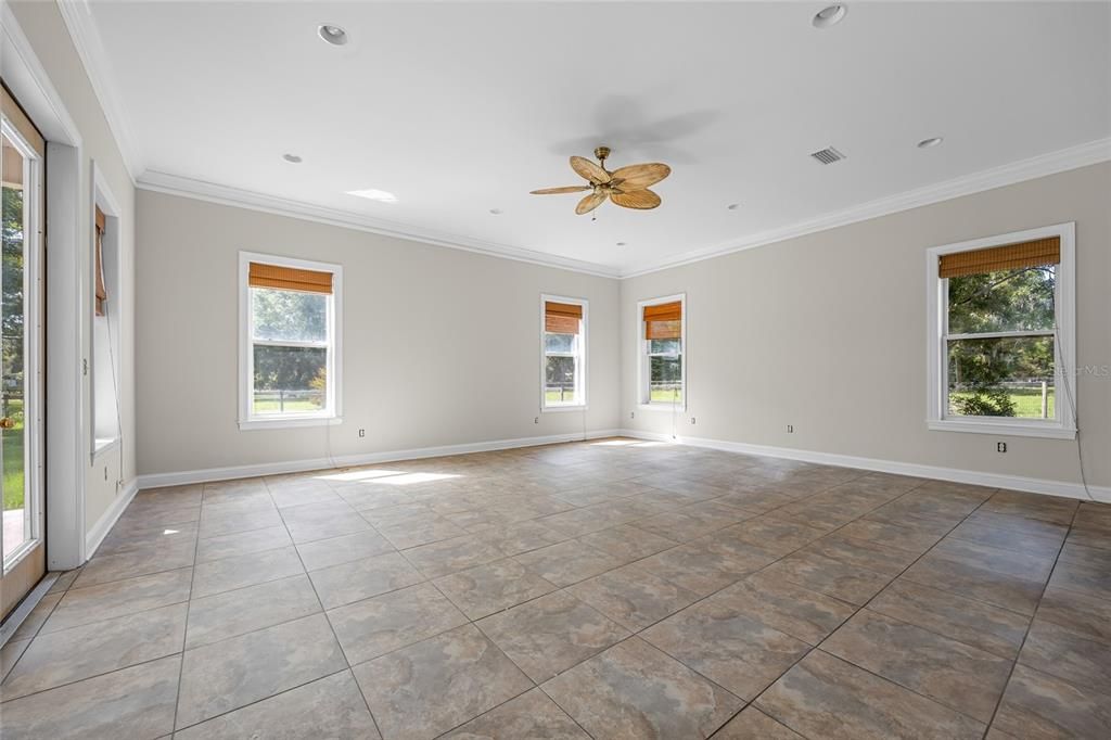 Empty room, Interior, Recessed Lighting