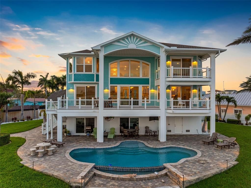 Exterior, Pool