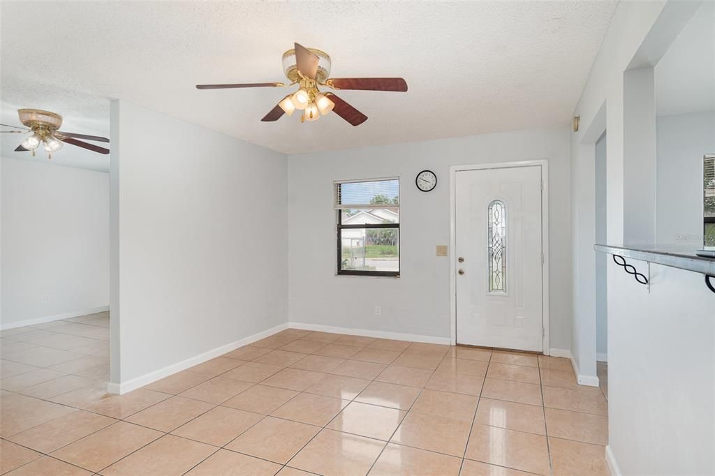Empty room, Interior