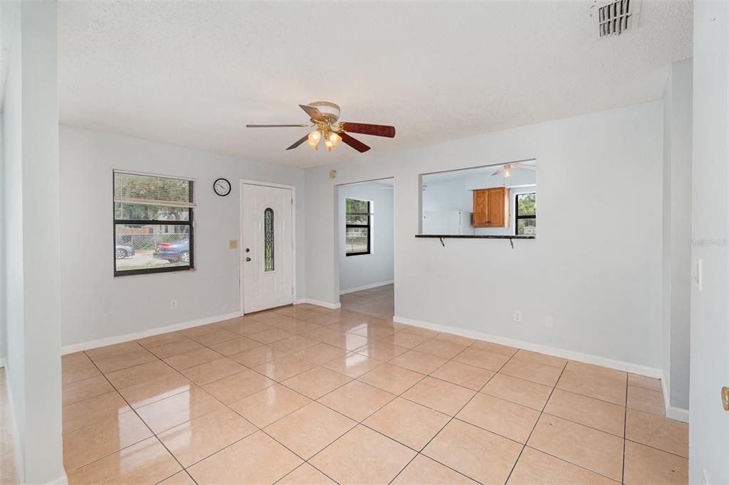 Empty room, Interior