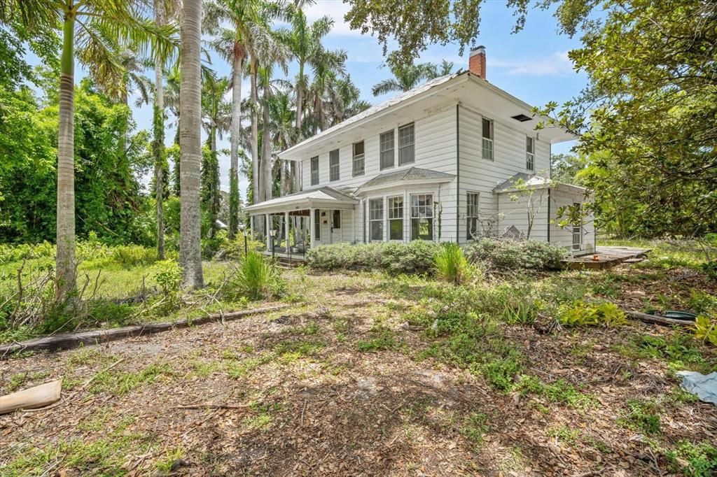 Backyard, Exterior, Facade, Georgian
