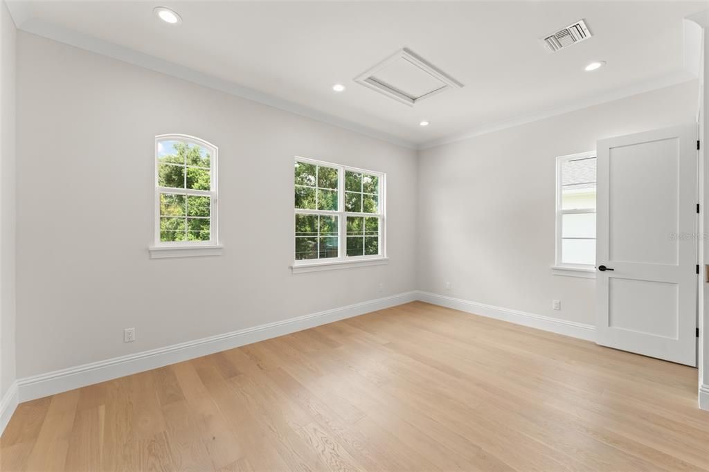 Empty room, Interior, Recessed Lighting, Wood Texture Flooring