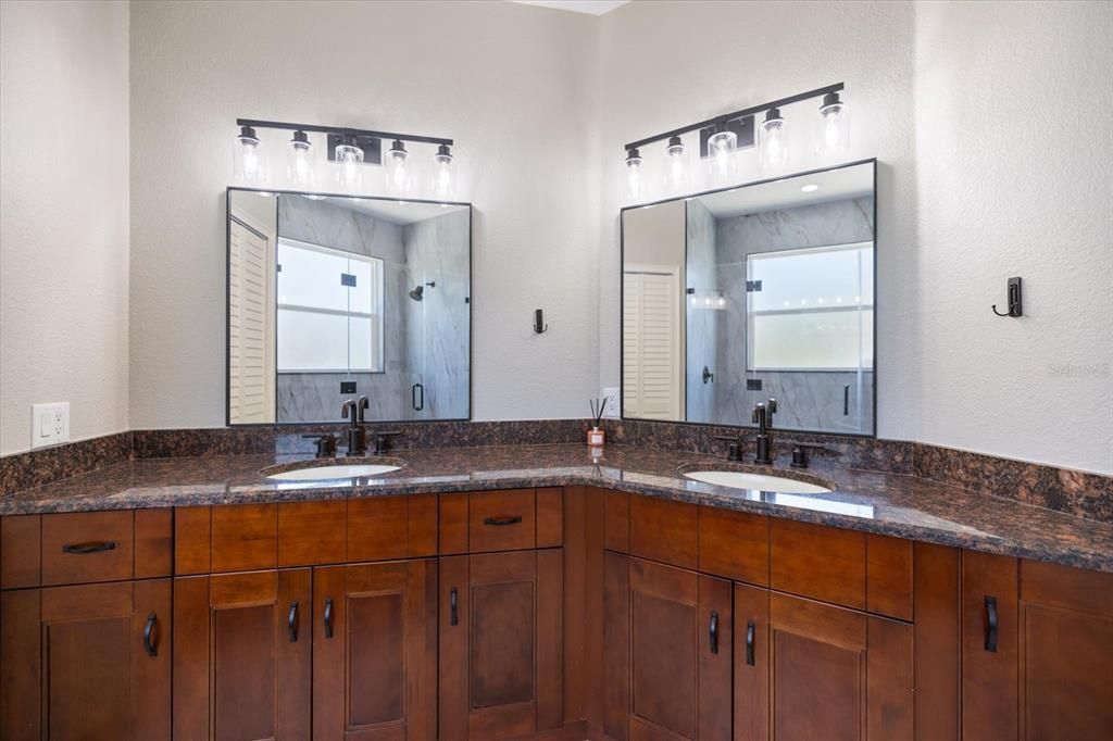 Bathroom, Dual Sink Vanities, Interior