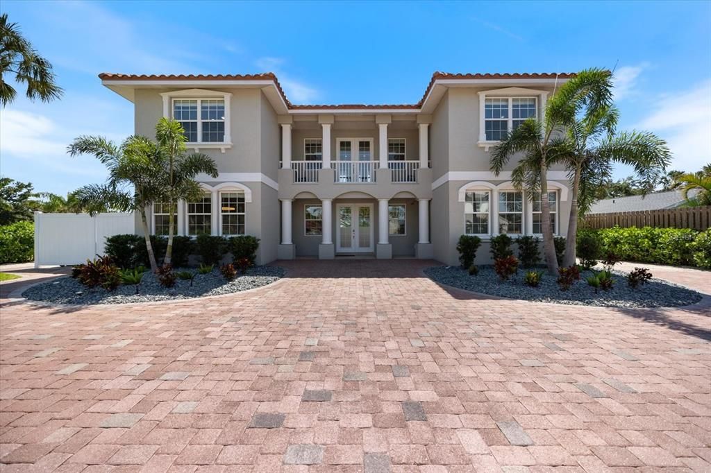 Exterior, Facade, Mediterranean