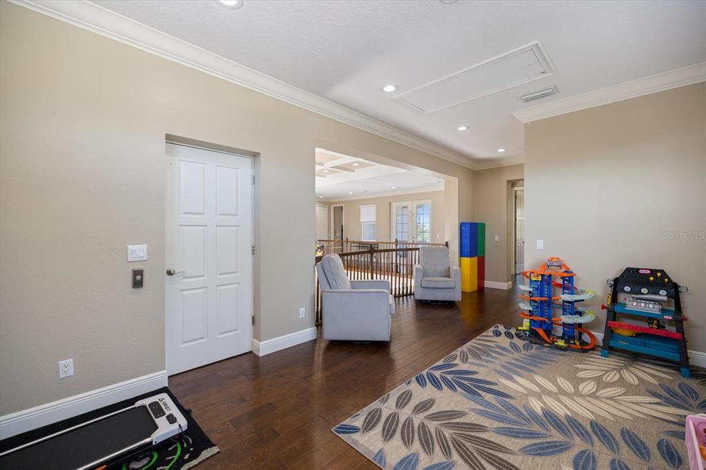 Fitness Equipment, Interior, Recessed Lighting, Wood Texture Flooring