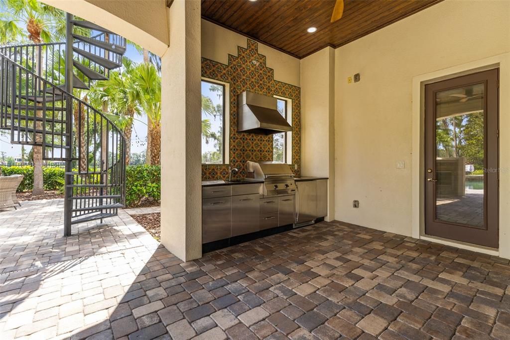 Exterior, Outdoor Kitchen