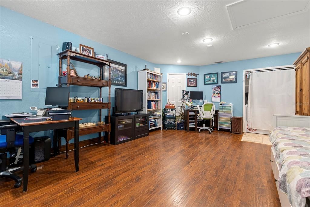 Home Office, Interior, Recessed Lighting, Wood Texture Flooring