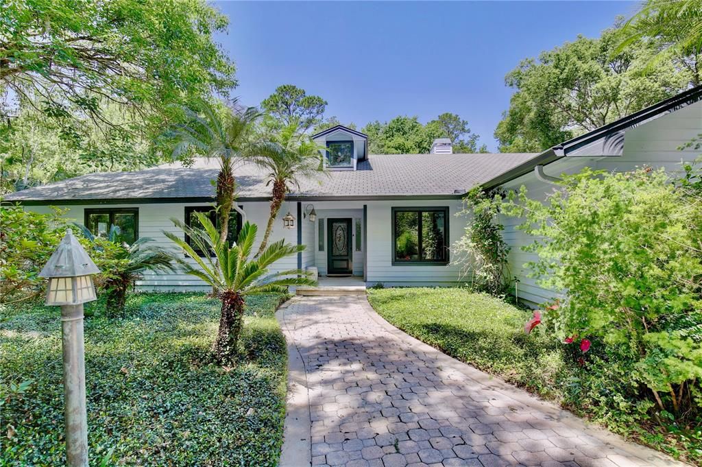 Exterior, Facade, Ranch