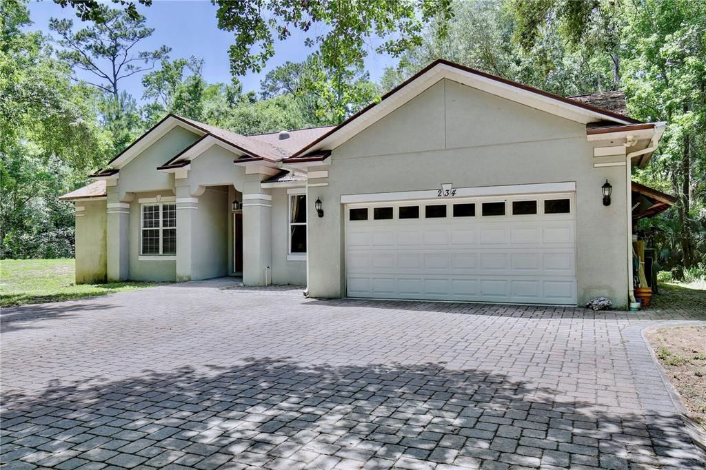 Attached, Exterior, Facade, Ranch