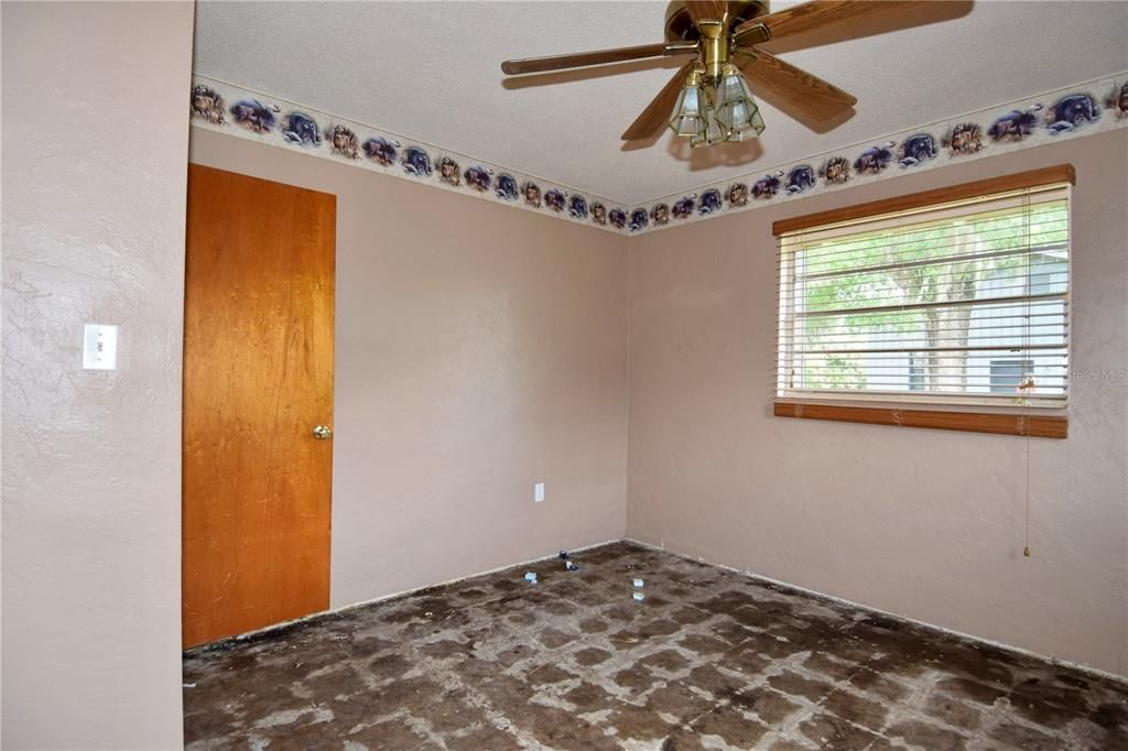 Empty room, Interior