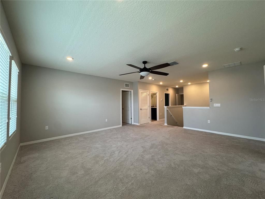 Empty room, Interior, Recessed Lighting