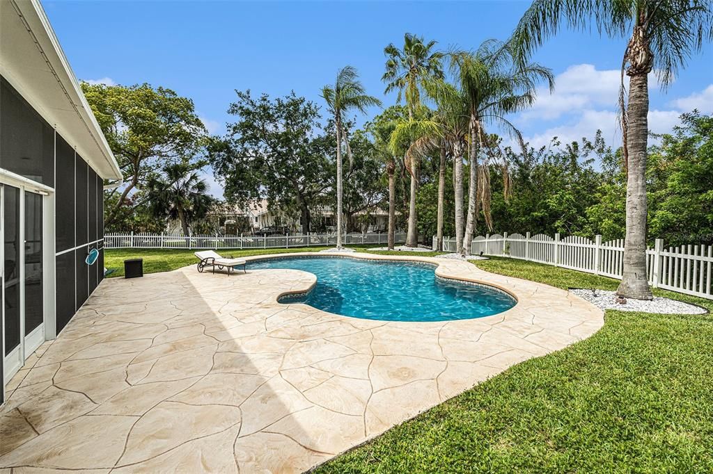 Exterior, Pool
