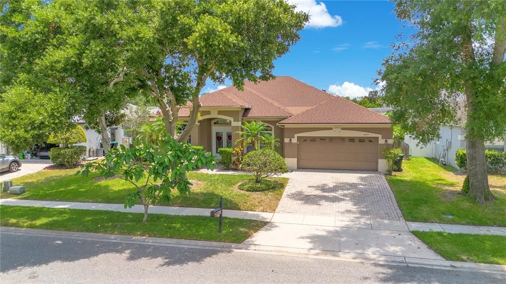 Attached, Exterior, Facade, Mediterranean