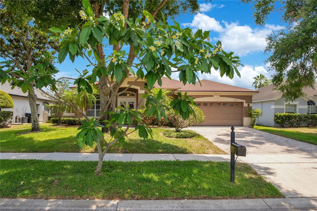 Attached, Exterior, Facade, Ranch