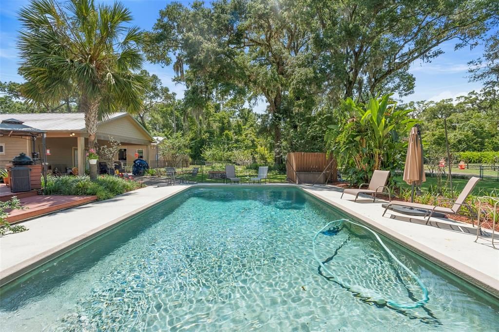 Exterior, Pool