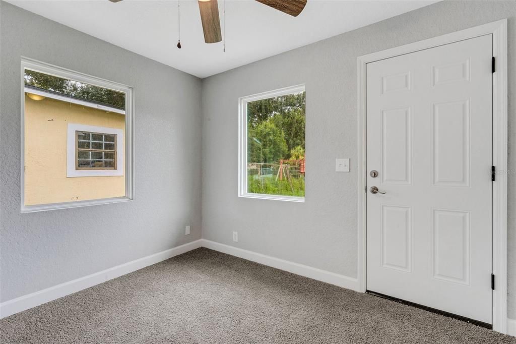 Empty room, Interior
