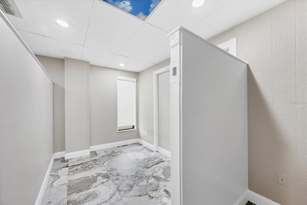 Empty room, Interior, Marble, Recessed Lighting