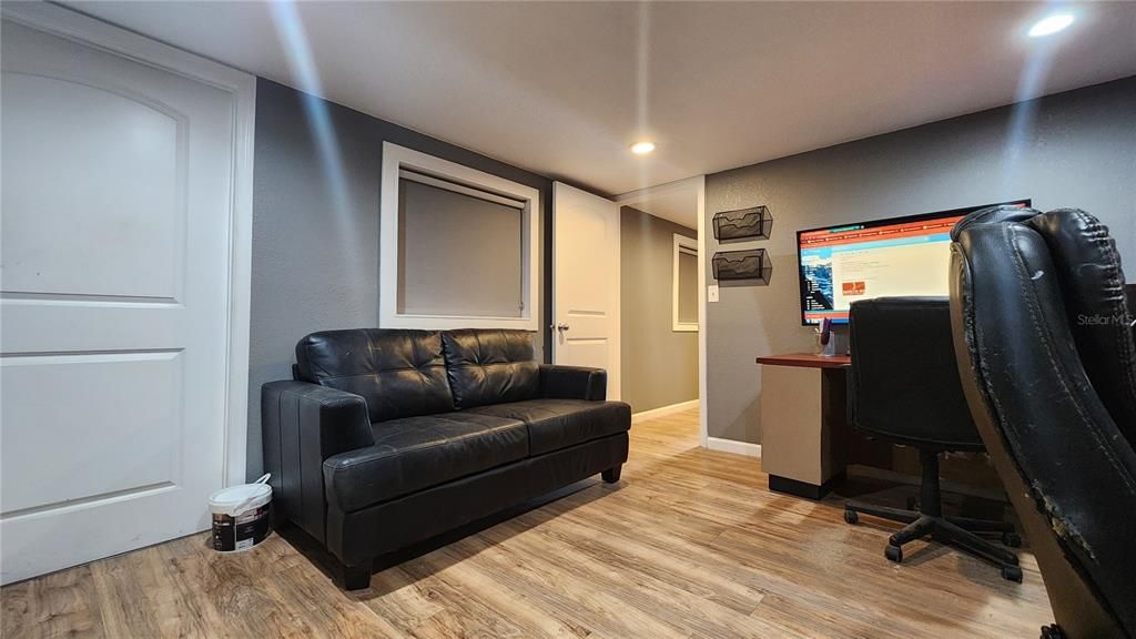 Home Office, Interior, Recessed Lighting, Wood Texture Flooring