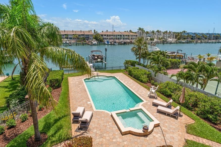 Exterior, Pool, Water