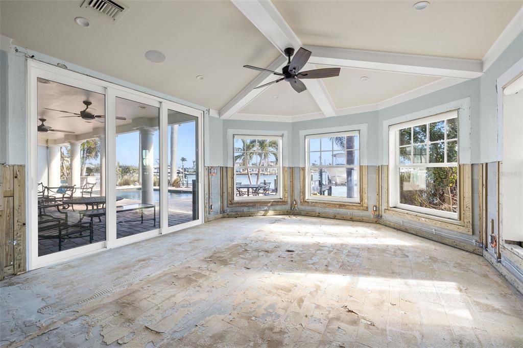 Empty room, Interior, Recessed Lighting