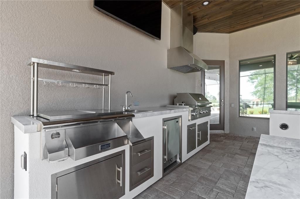 Interior, Recessed Lighting, Stainless Steel Appliances, Wooden Ceilings