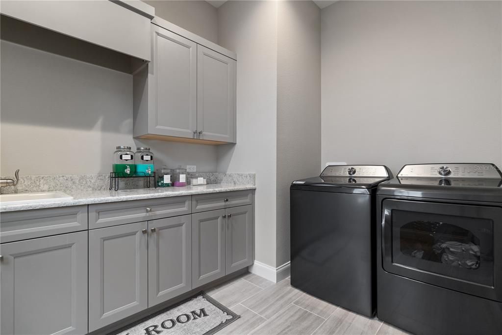 Interior, Washer, Wood Texture Flooring