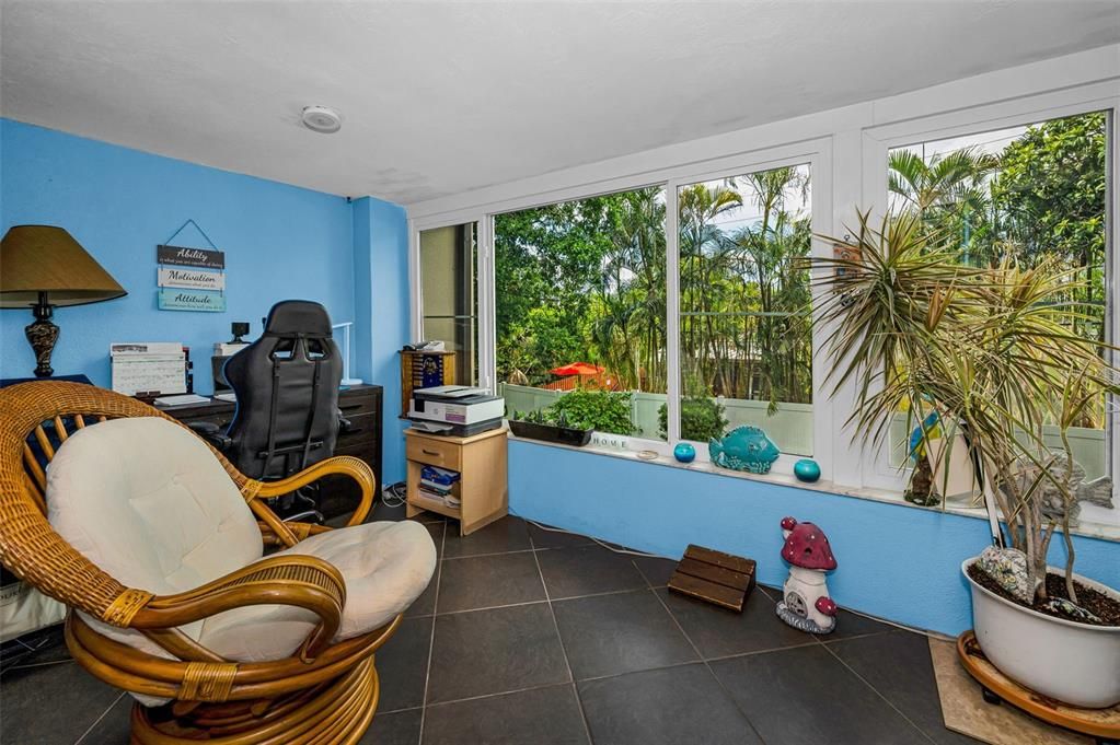 Home Office, Interior
