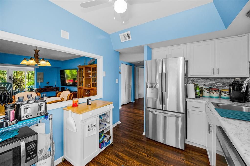 Chandelier, Interior, Kitchen, Wood Texture Flooring