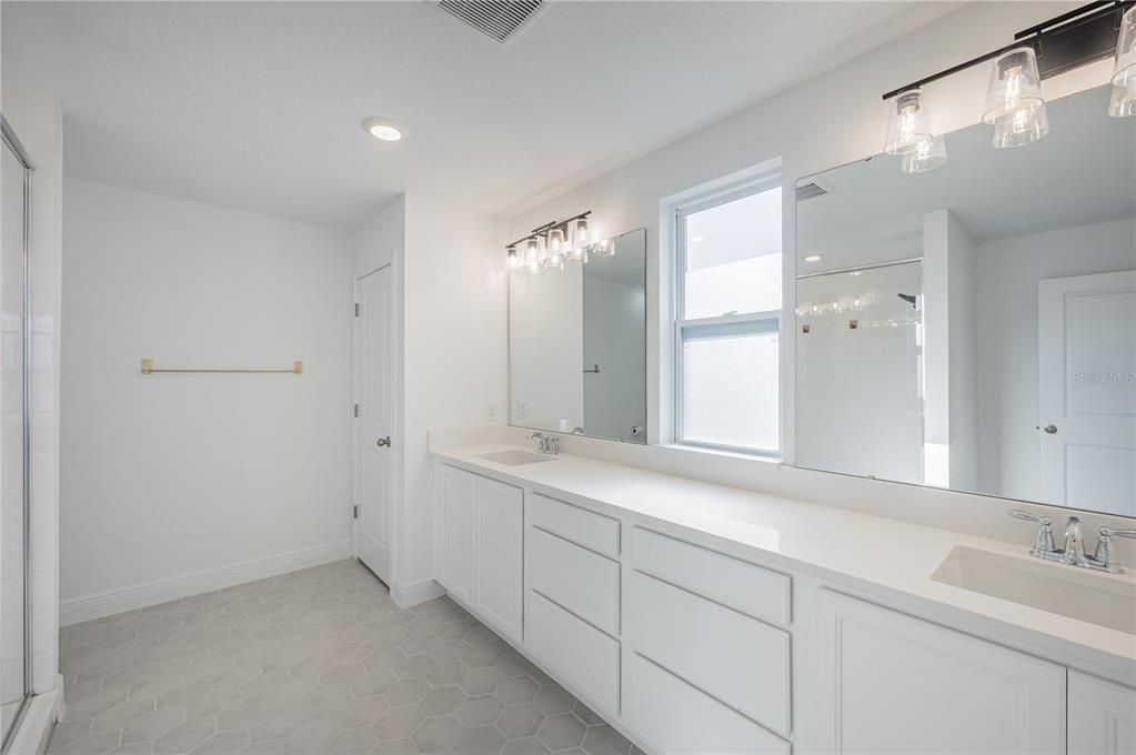 Bathroom, Dual Sink Vanities, Interior, Recessed Lighting