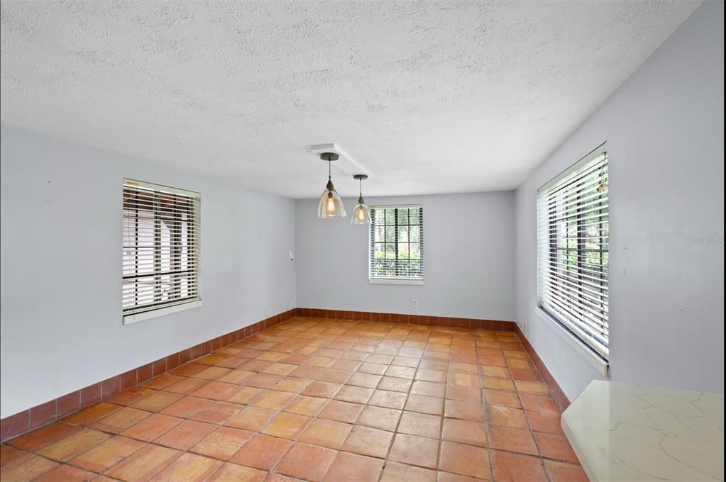 Empty room, Interior, Pendant Lights
