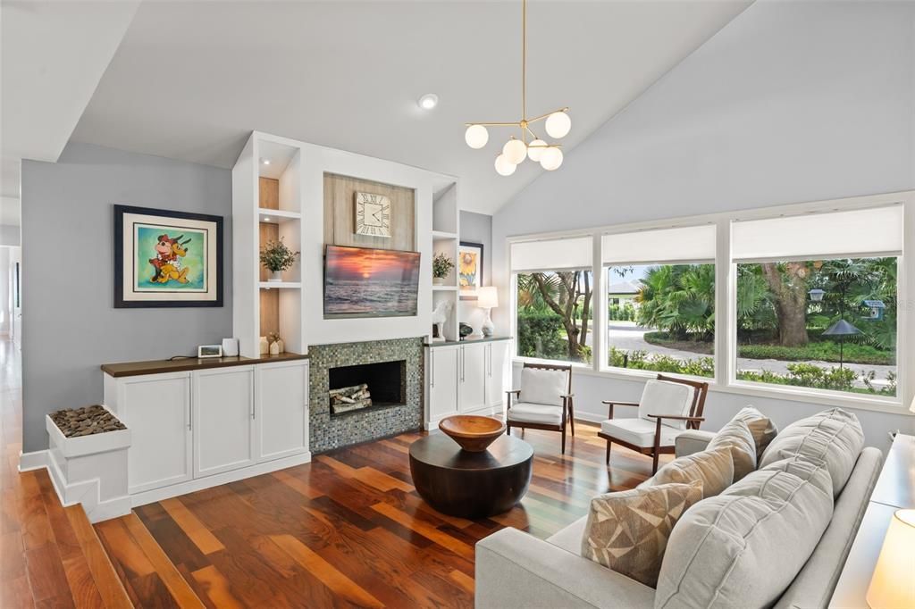 Fireplace, Interior, Living room, Pendant Lights, Recessed Lighting, Wood Texture Flooring