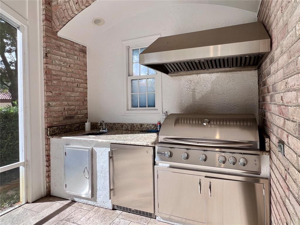 Exterior, Outdoor Kitchen, Stainless Steel Appliances